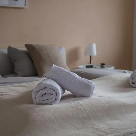 Exklusives Ferien-appartement Mit Pool- Und Saunazugang Fuer Bis Zu 4 Personen Schönwalde