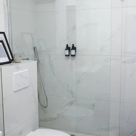 Exklusives Ferien-appartement Mit Pool- Und Saunazugang Fuer Bis Zu 4 Personen * Schönwalde