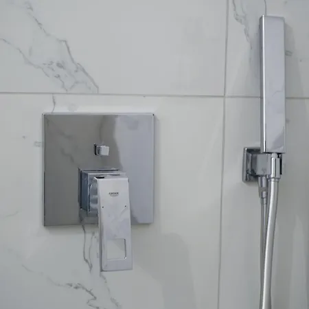 Apartment Exklusives Ferien-appartement Mit Pool- Und Saunazugang Fuer Bis Zu 4 Personen *